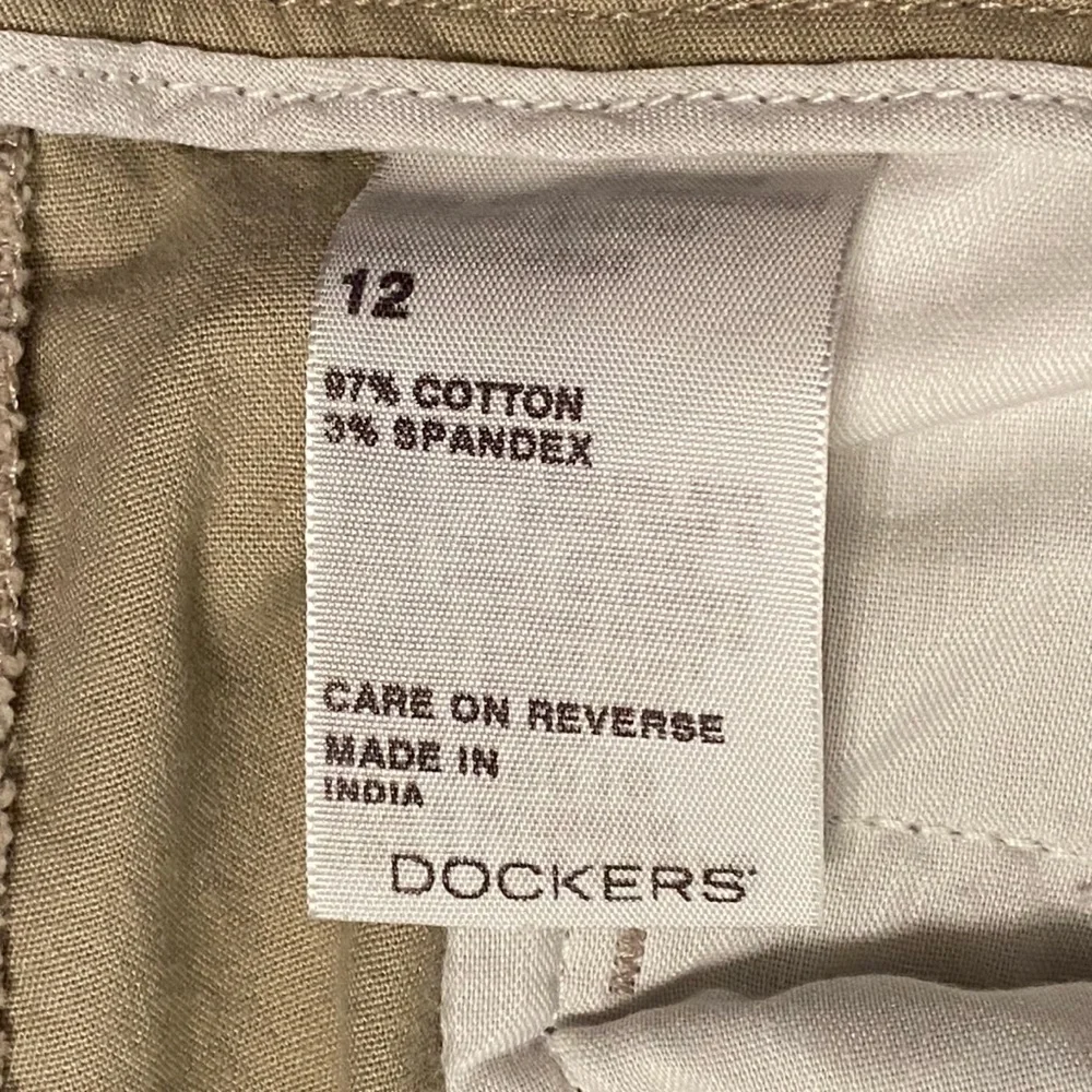 Dockers Khaki Mid Rise Curvy Capris - Picture 9 of 10
